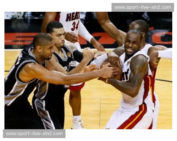 铁血与绿色的宿命碰撞:热火vs凯尔特人集锦,谁才是东部真正的硬骨头? 铁血与绿色的宿命碰撞:热火vs凯尔特人集锦,谁才是东部真正的硬骨头?